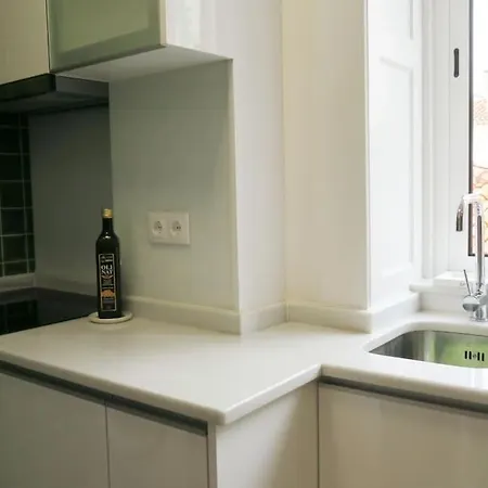 Primavera: Centre, Modern W/balcony