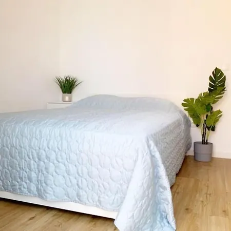 Primavera: Centre, Modern W/balcony