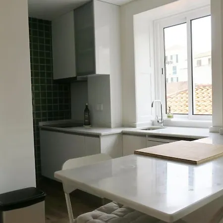 Primavera: Centre, Modern W/balcony